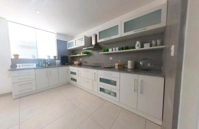 VENTA DE HERMOSO DÚPLEX FRENTE AL MAR, PIMENTEL